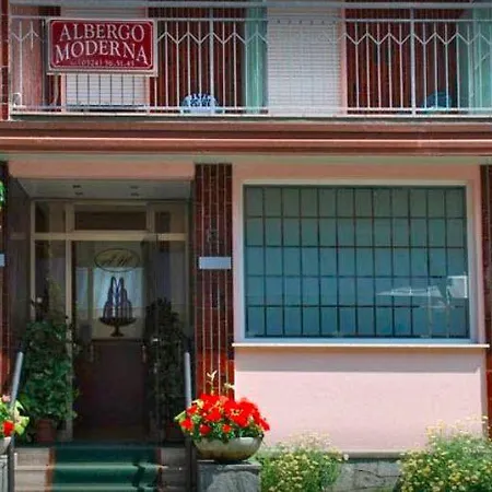 Moderna ホテル 2*